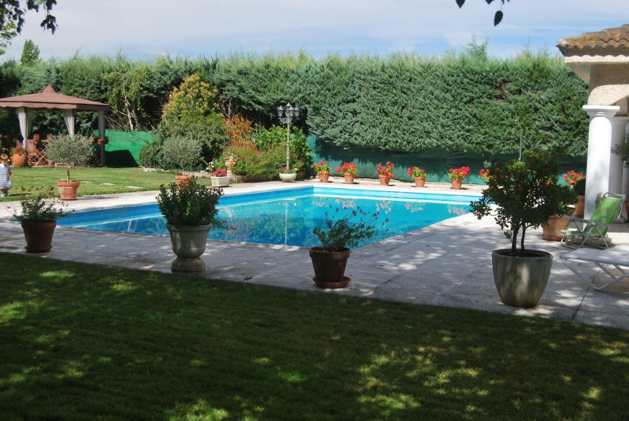 El Campillo Villa Pelabravo Exterior photo